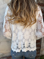 💥Langermet topp med brodert V-hals og knapper, de beste gavene
