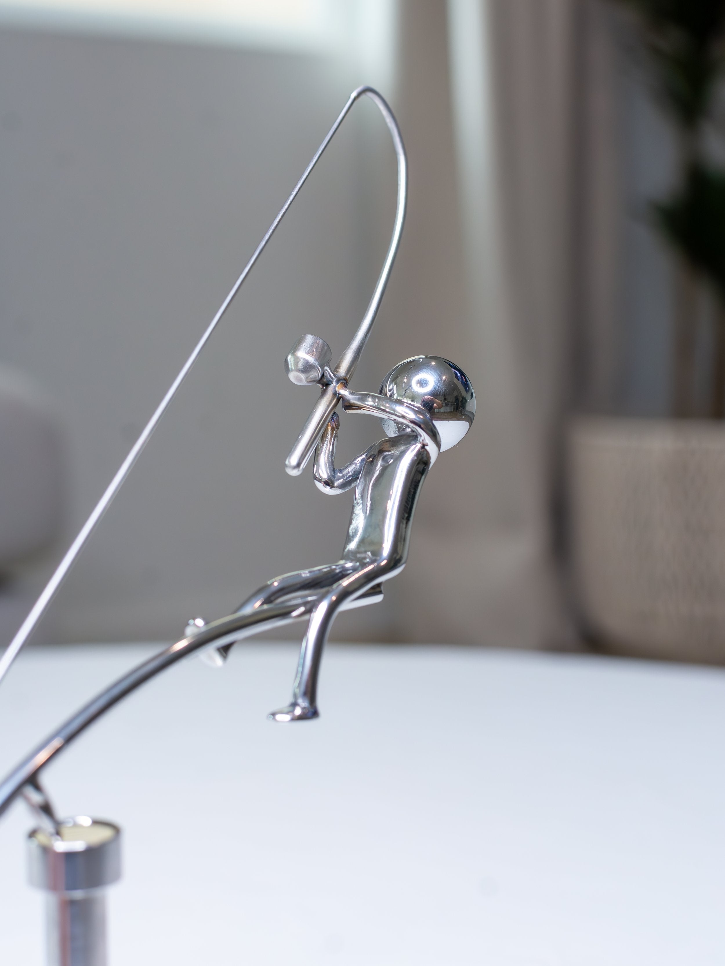 🎣Skulpturen med balanserende fisker