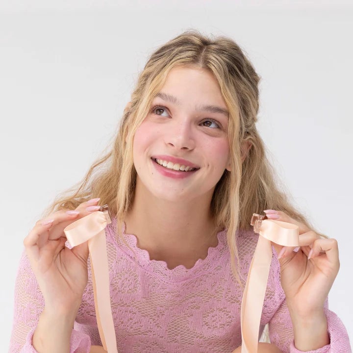 🎀 Magnetisk hårklemme med satengsløyfe – sikkert feste, elegant stil, ingen skader!✨💕